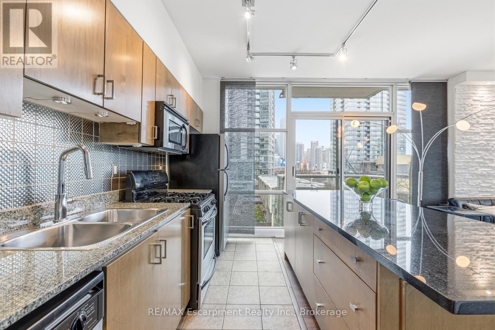 303 - 9 SPADINA AVENUE Image 25