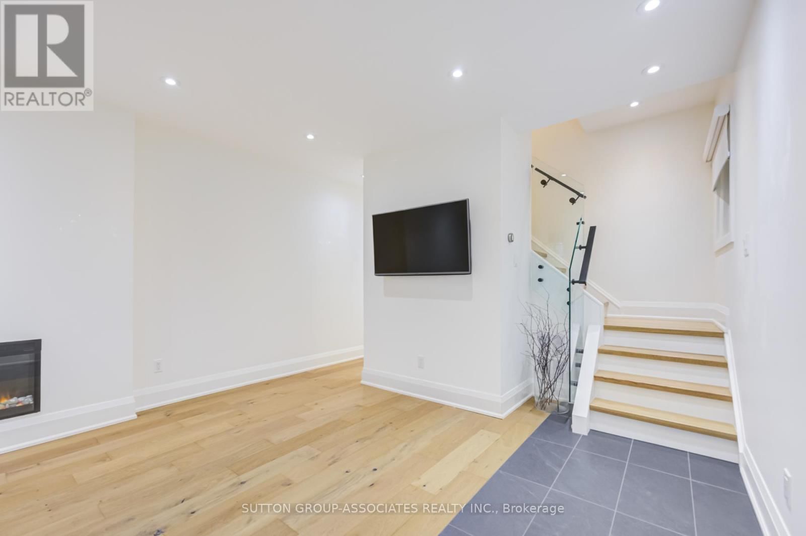 upper - 422 RUSHTON ROAD Image 8