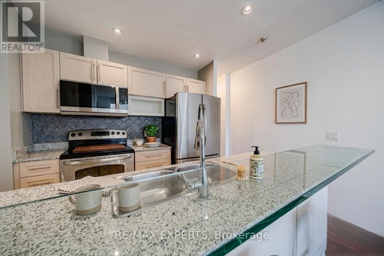 2905 - 8 YORK STREET Image 10