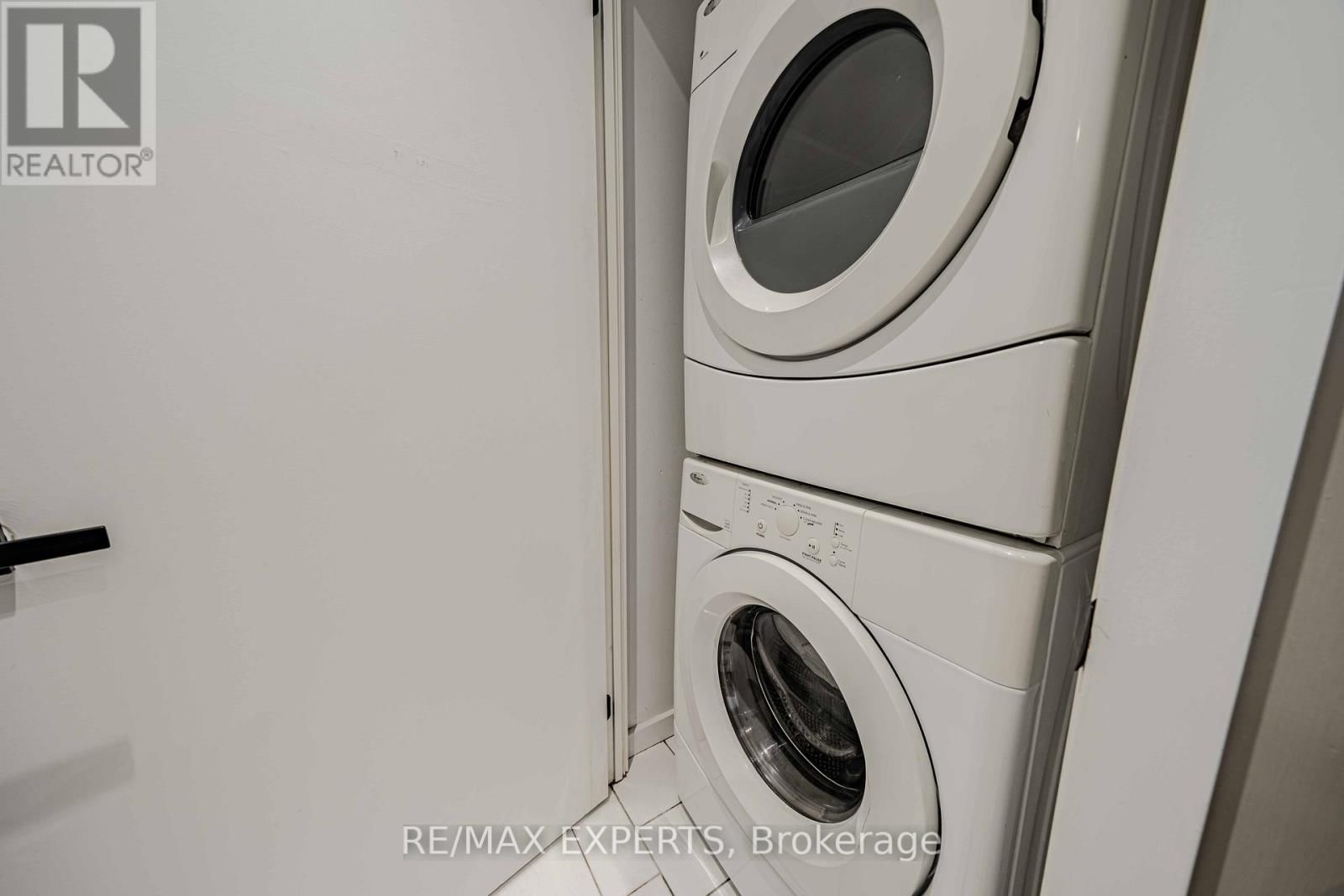 2905 - 8 YORK STREET Image 17