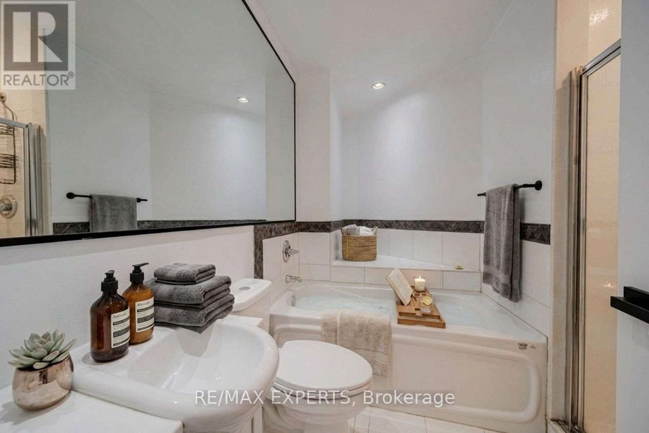 2905 - 8 YORK STREET Image 18