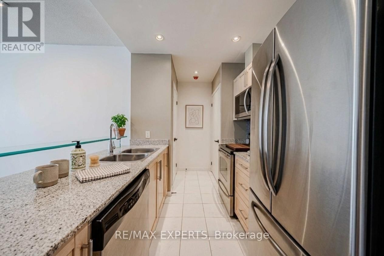 2905 - 8 YORK STREET Image 24