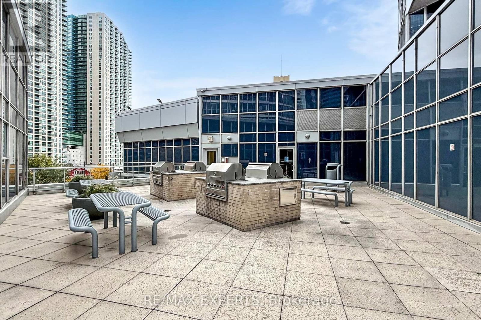 2905 - 8 YORK STREET Image 35