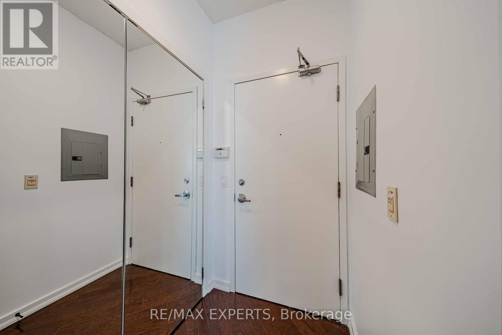 2905 - 8 YORK STREET Image 6