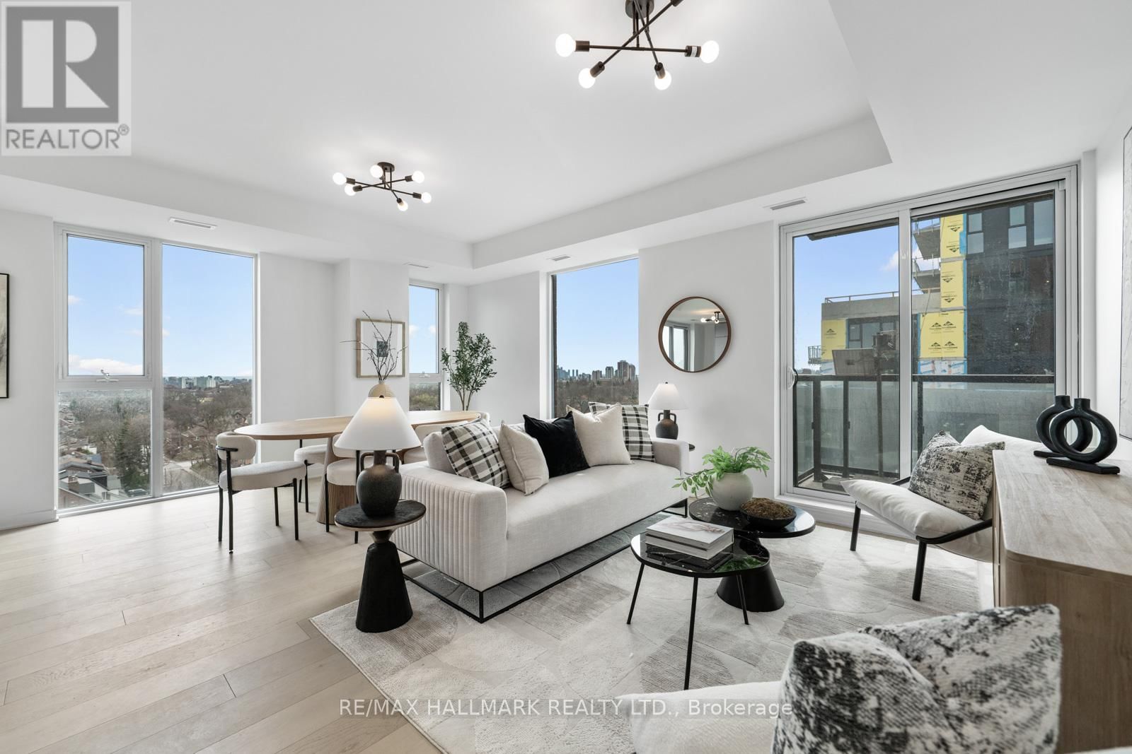 907 - 185 ALBERTA AVENUE Image 2