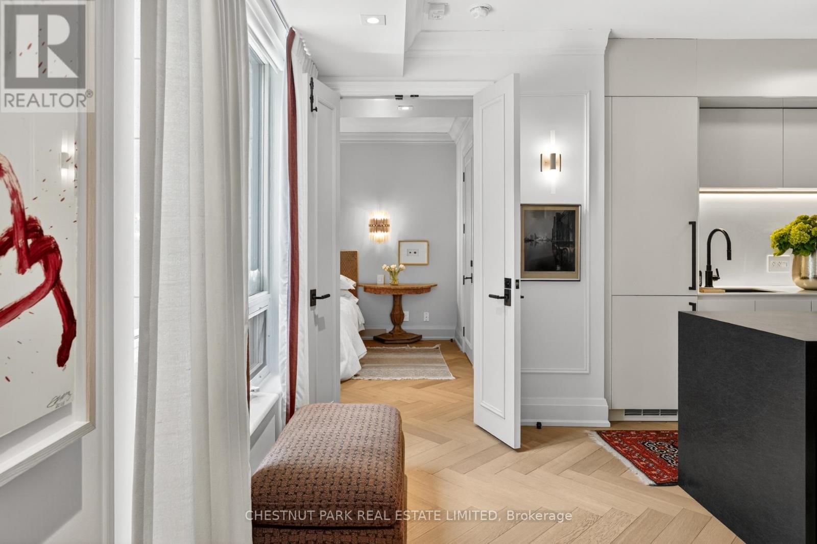 301 - 20 SCRIVENER SQUARE Image 24