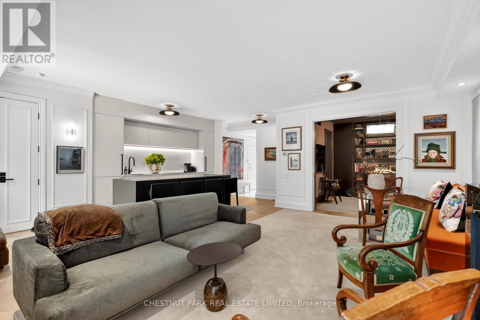 301 - 20 SCRIVENER SQUARE Image 3