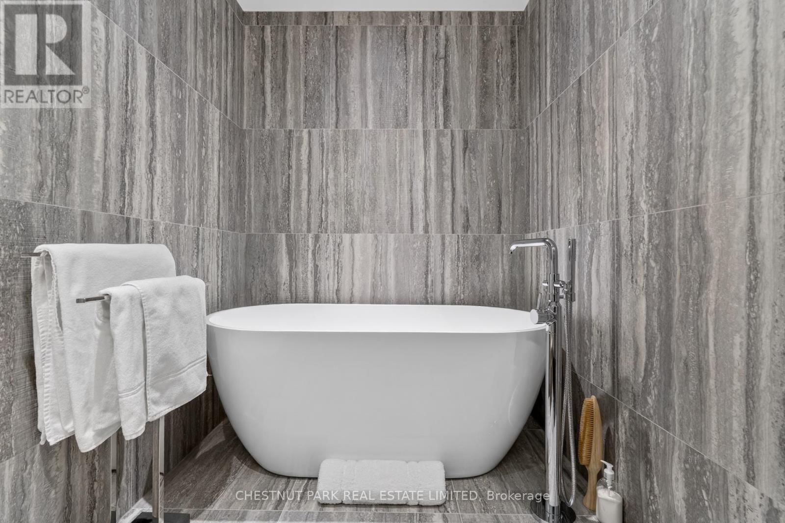 301 - 20 SCRIVENER SQUARE Image 34