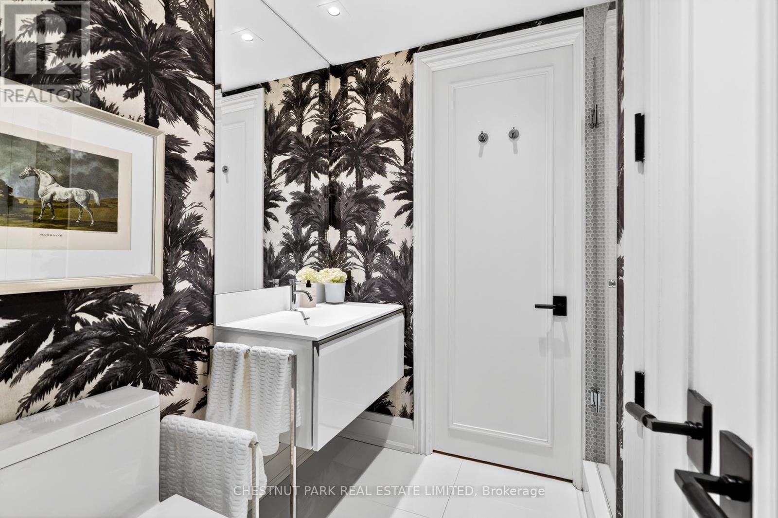 301 - 20 SCRIVENER SQUARE Image 35