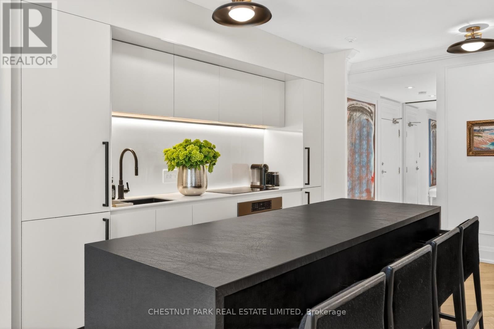 301 - 20 SCRIVENER SQUARE Image 8