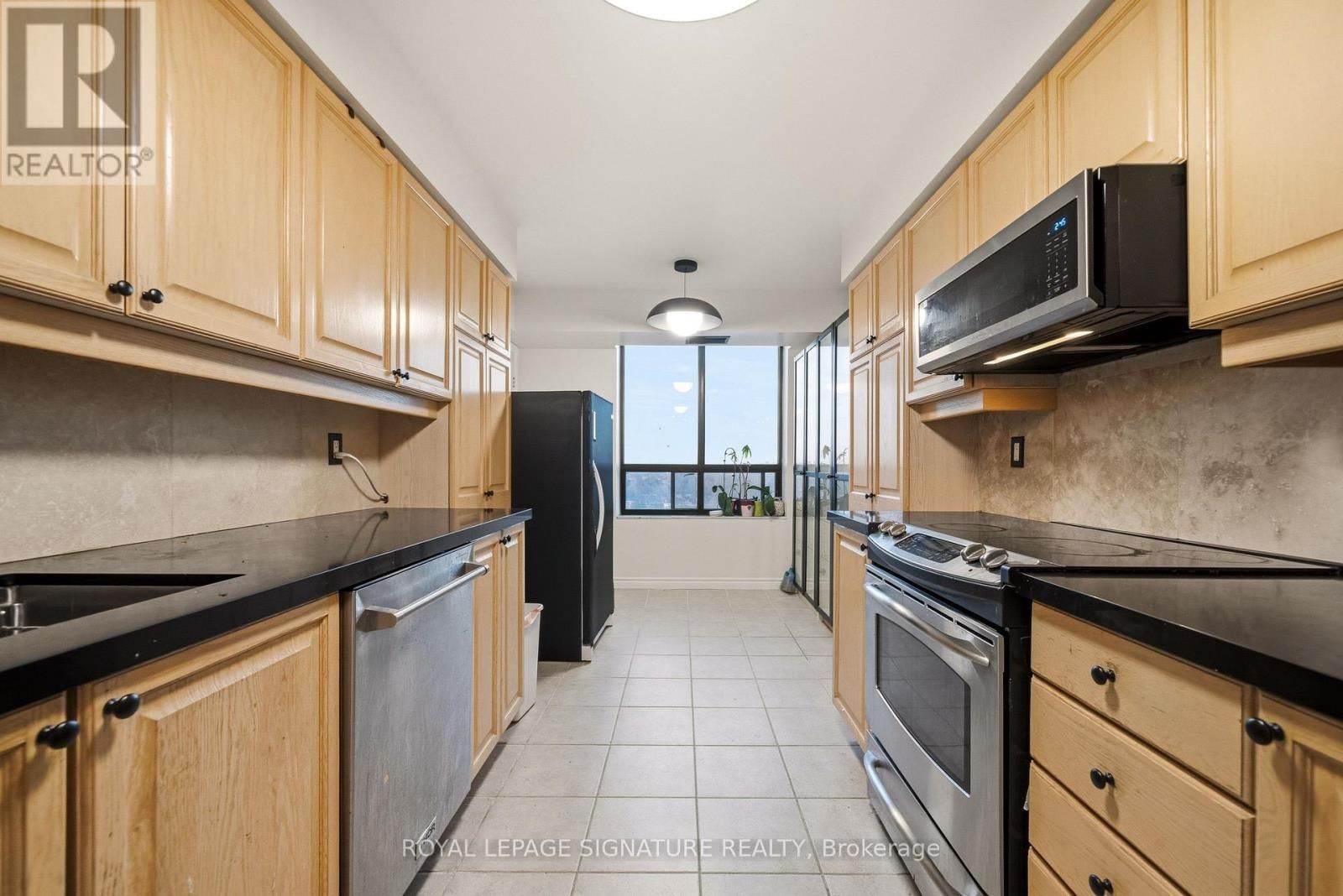 2217 - 18 SOMMERSET WAY Image 10