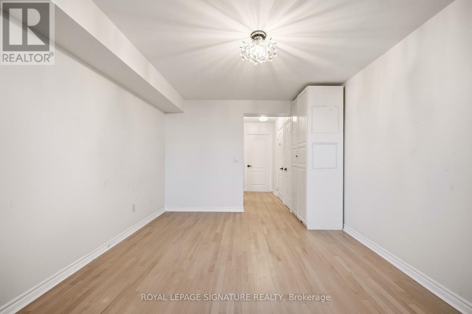 2217 - 18 SOMMERSET WAY Image 13