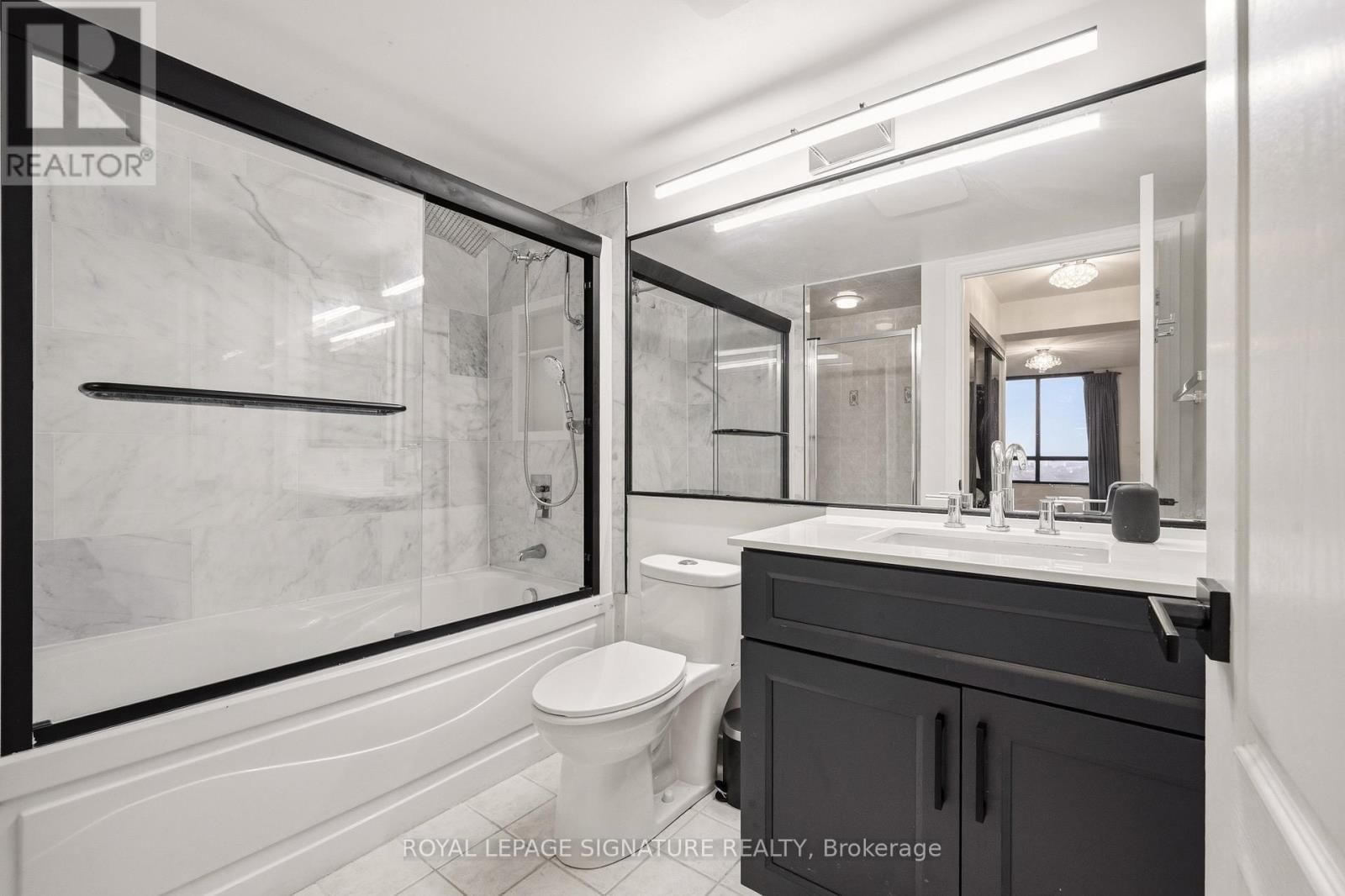 2217 - 18 SOMMERSET WAY Image 14