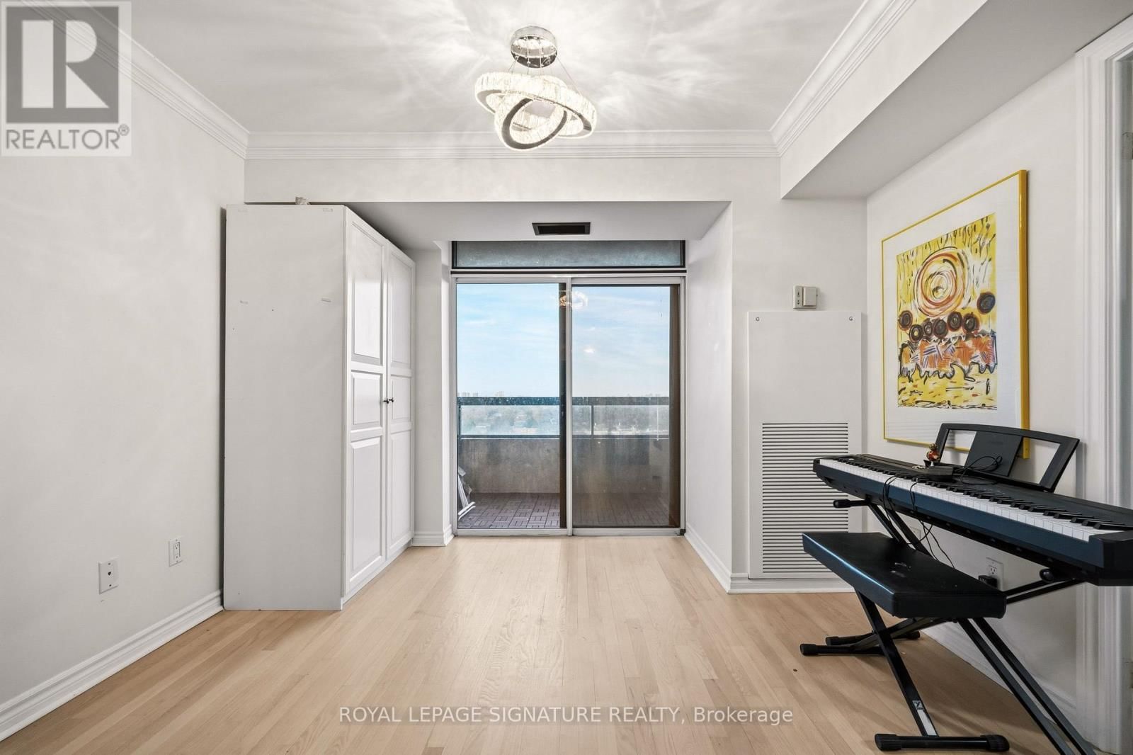 2217 - 18 SOMMERSET WAY Image 16