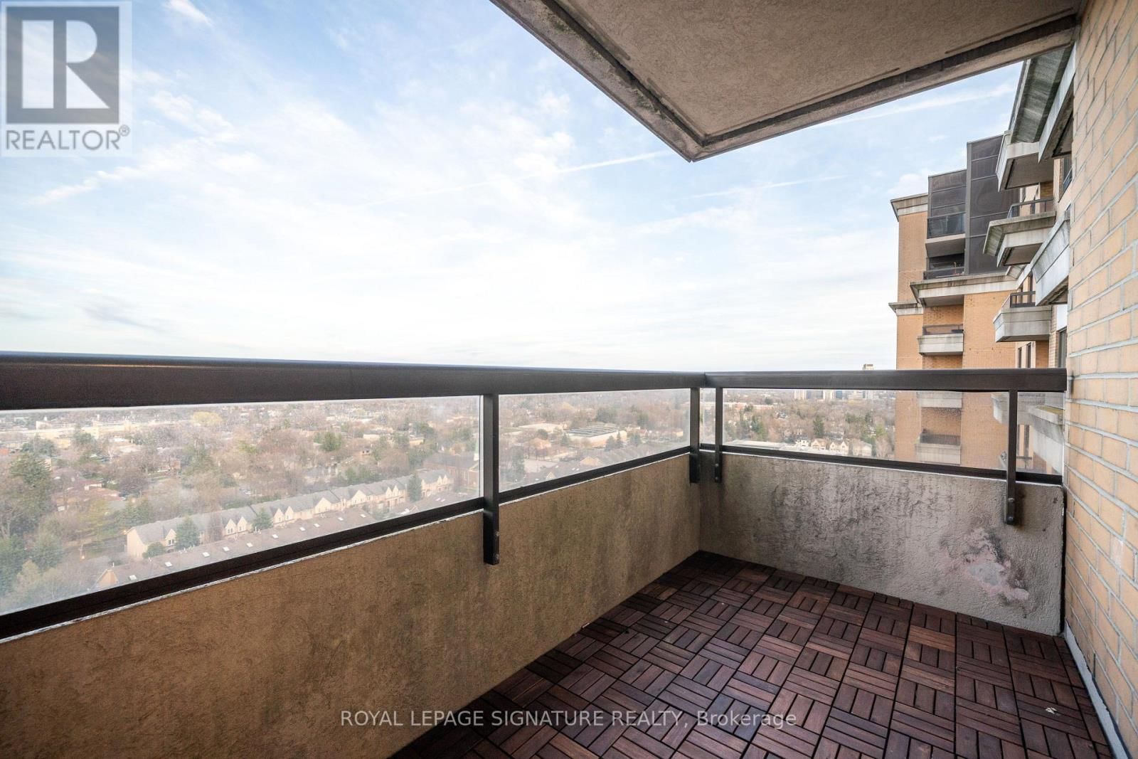 2217 - 18 SOMMERSET WAY Image 17