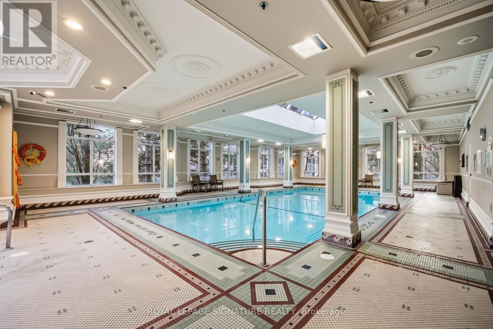 2217 - 18 SOMMERSET WAY Image 22