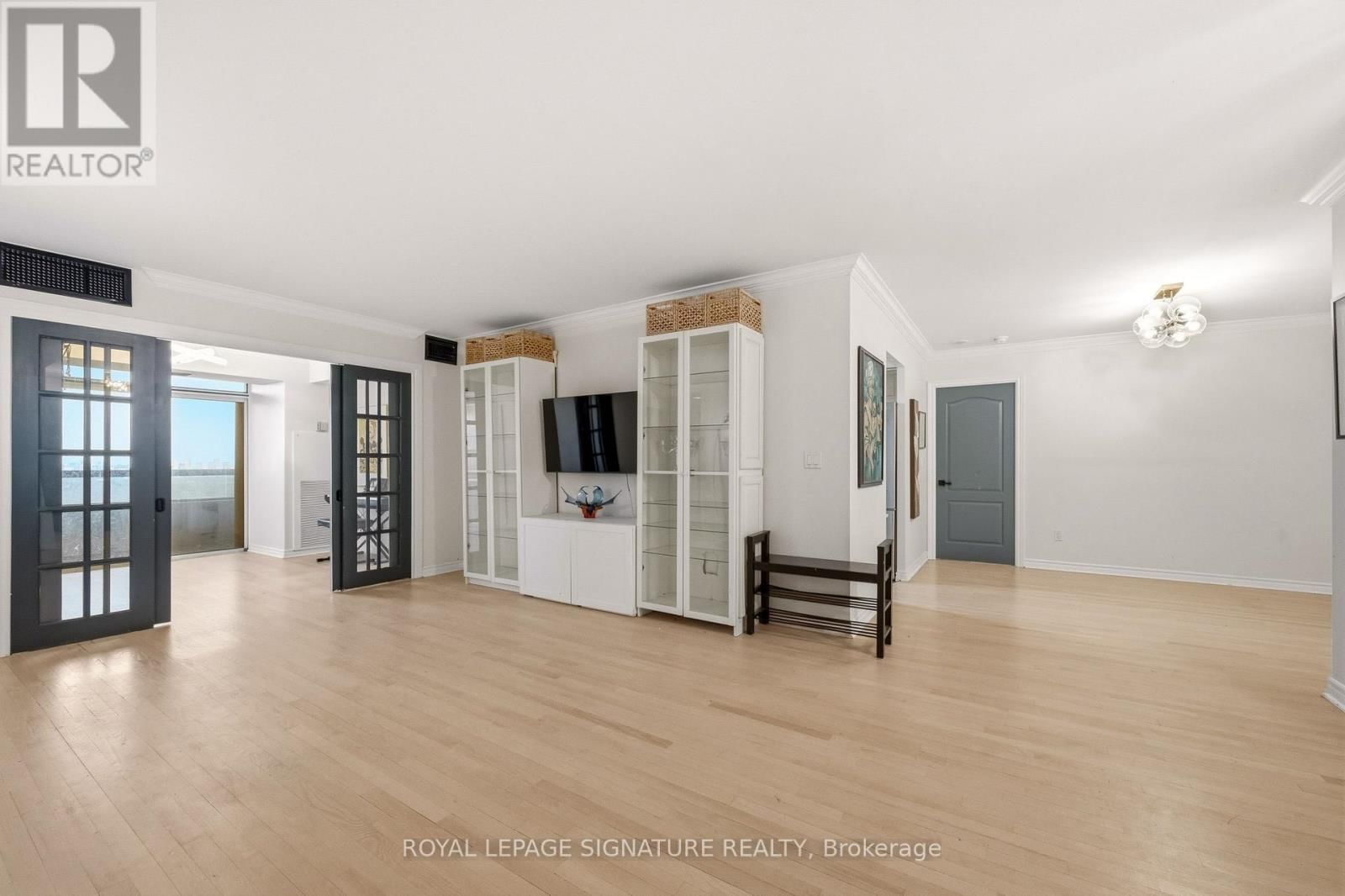 2217 - 18 SOMMERSET WAY Image 6