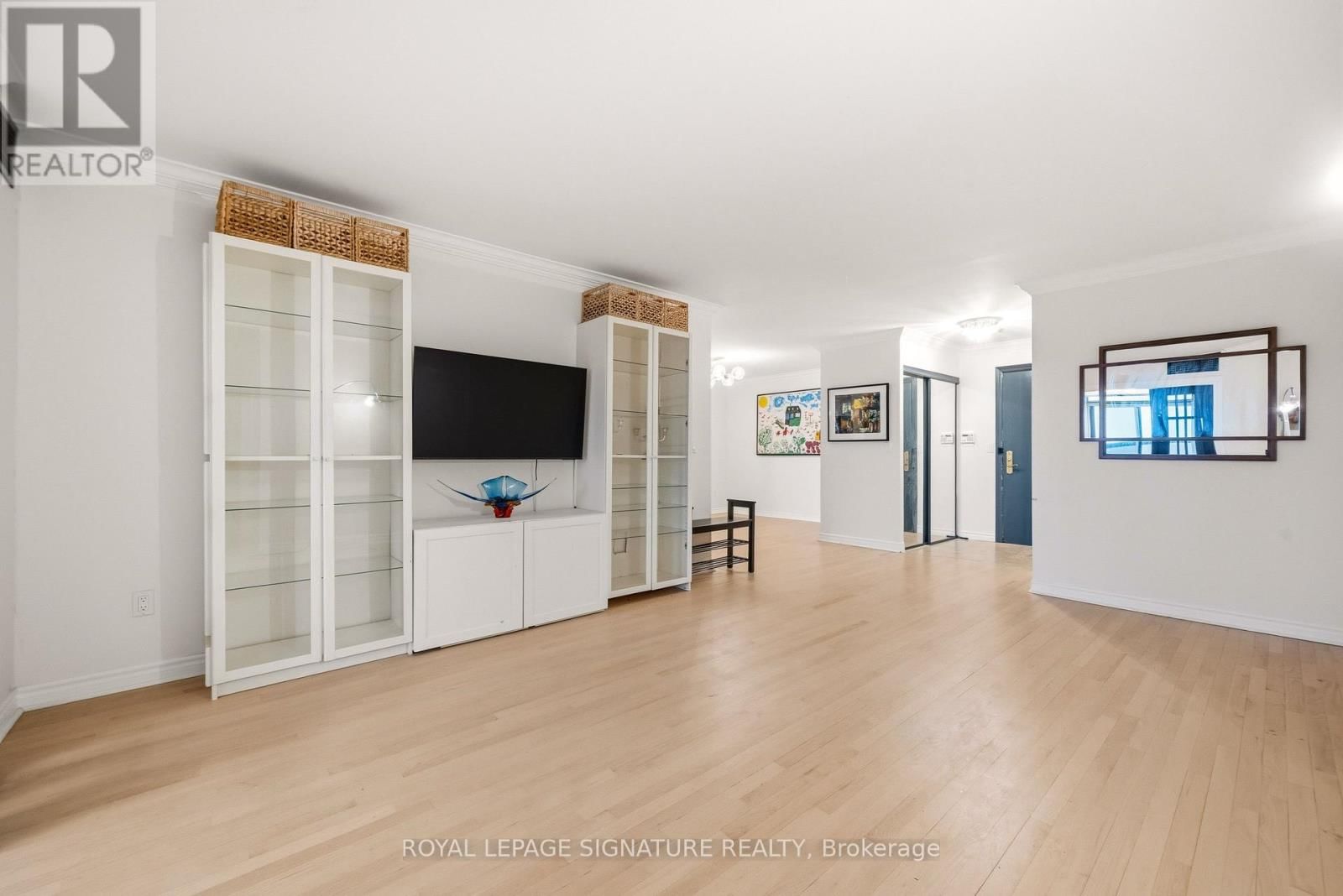 2217 - 18 SOMMERSET WAY Image 7