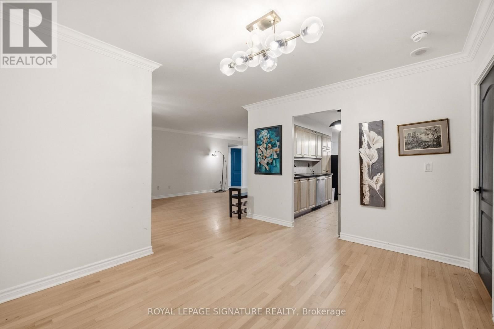 2217 - 18 SOMMERSET WAY Image 9