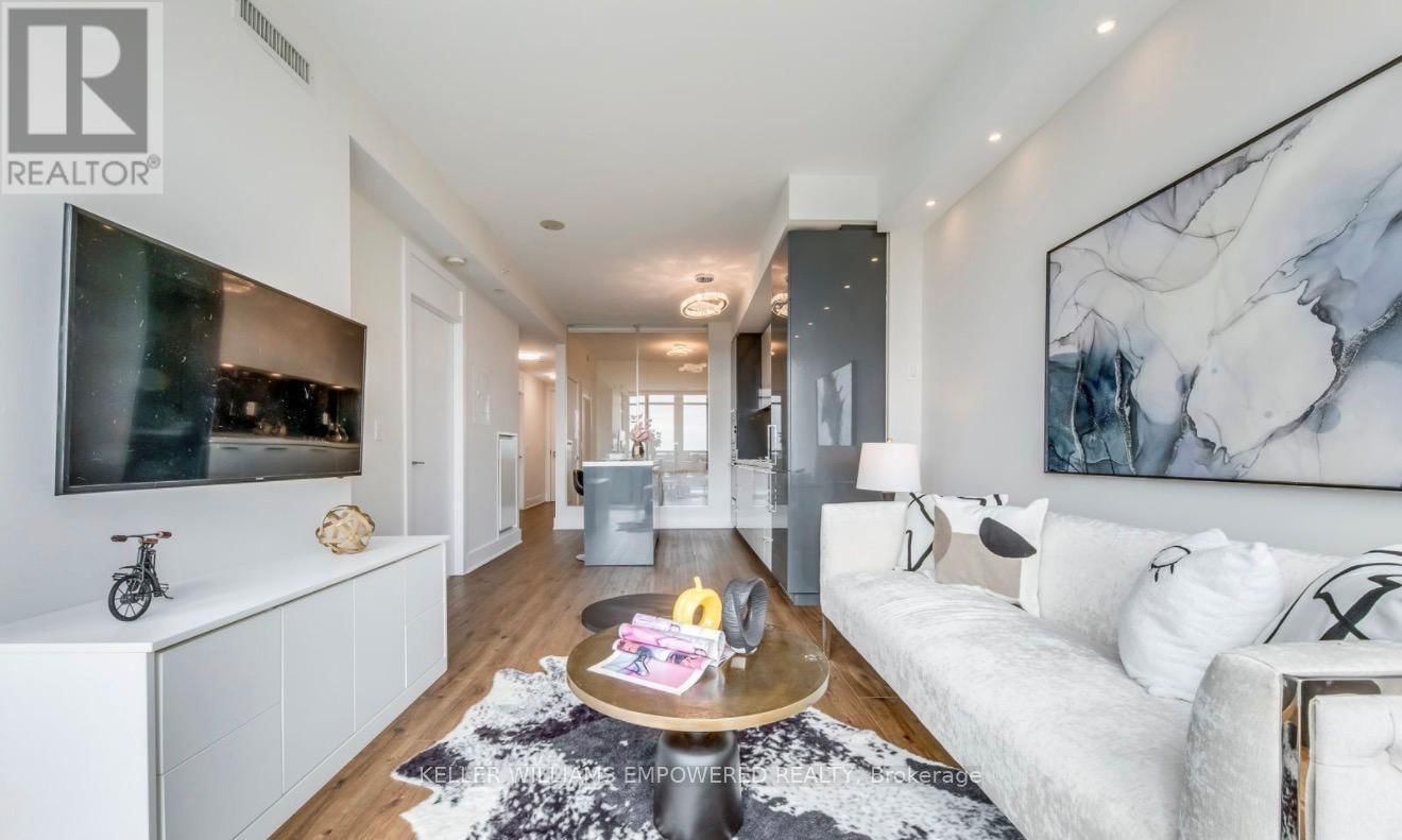 705 - 32 DAVENPORT ROAD EAST Image 11