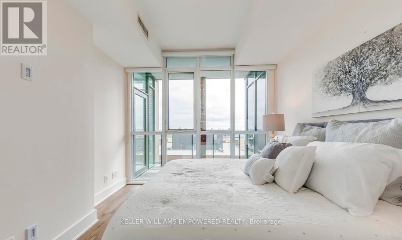 705 - 32 DAVENPORT ROAD EAST Image 13