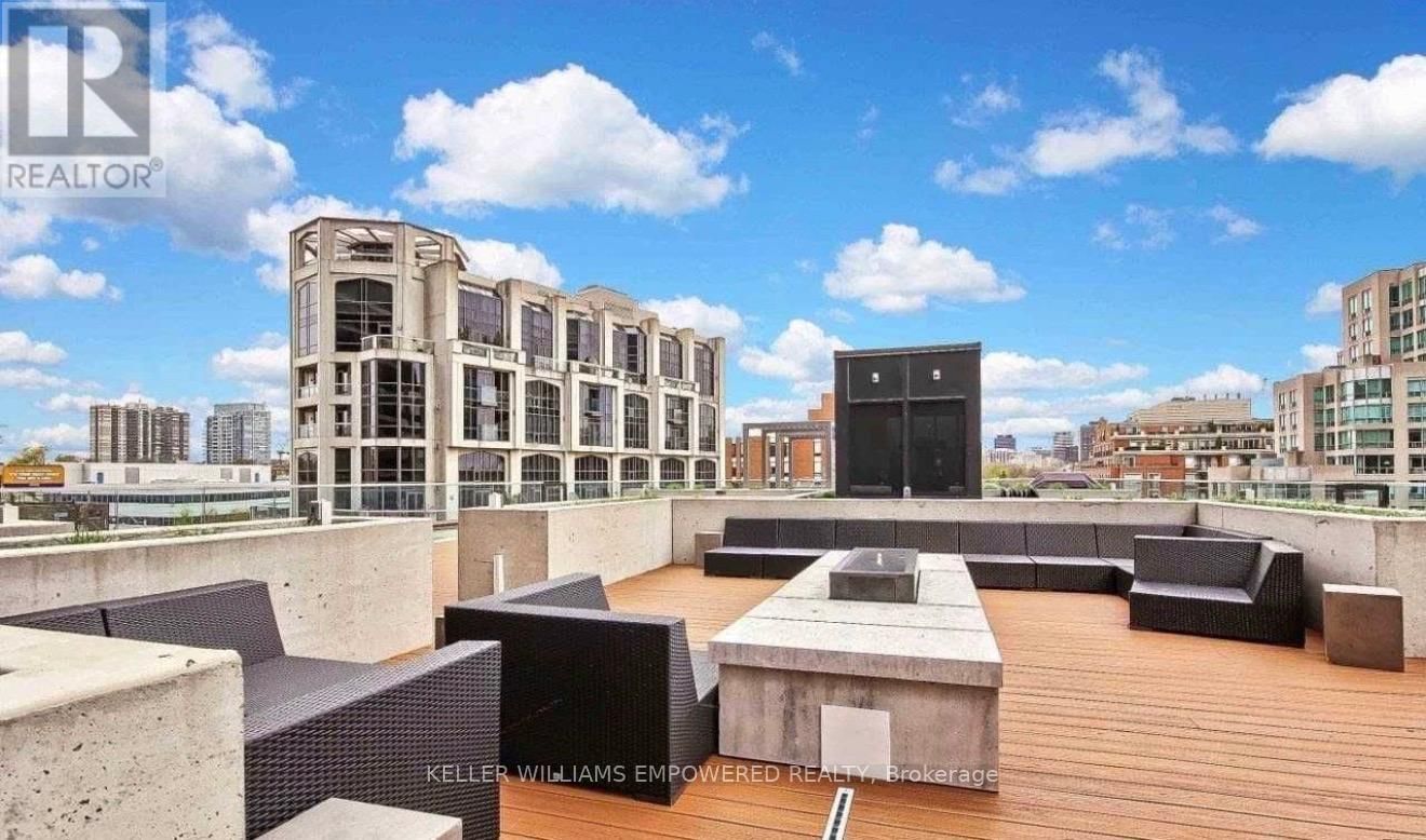 705 - 32 DAVENPORT ROAD EAST Image 17