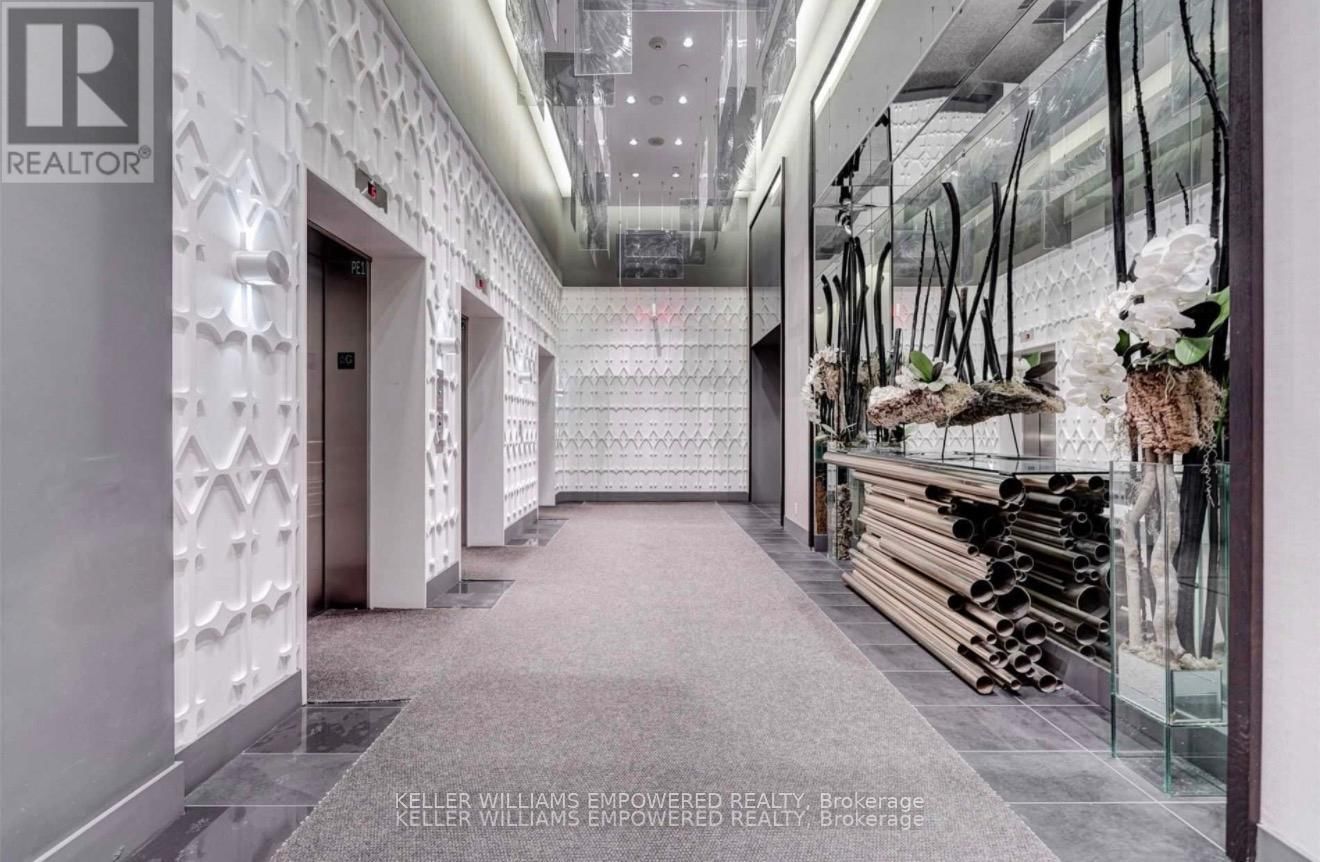 705 - 32 DAVENPORT ROAD EAST Image 9