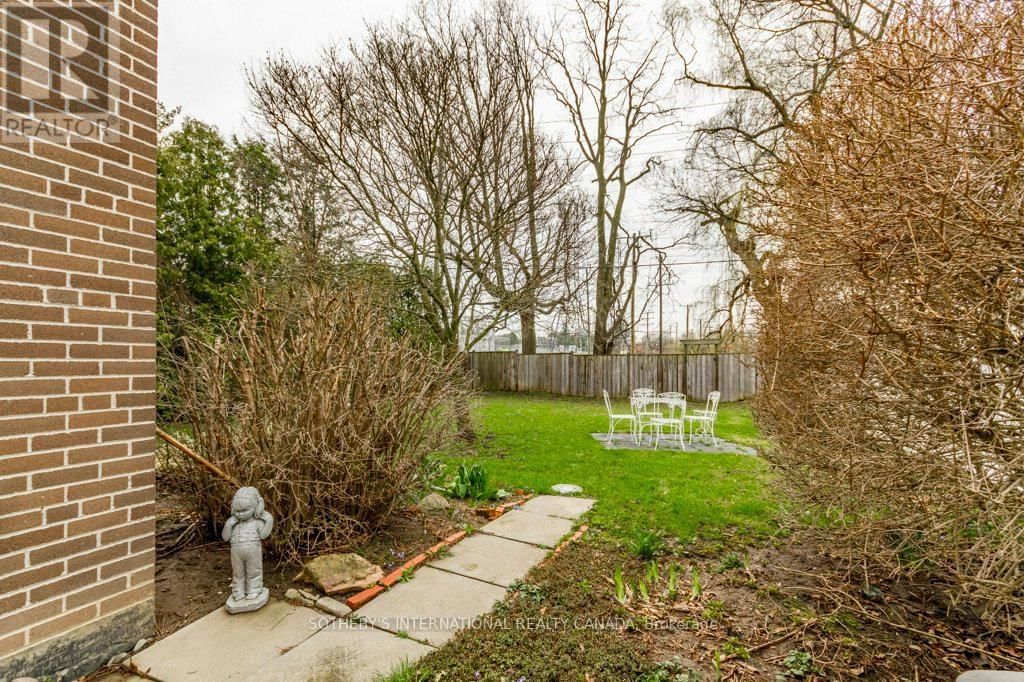 21 SUMMERSIDE CRESCENT Image 29