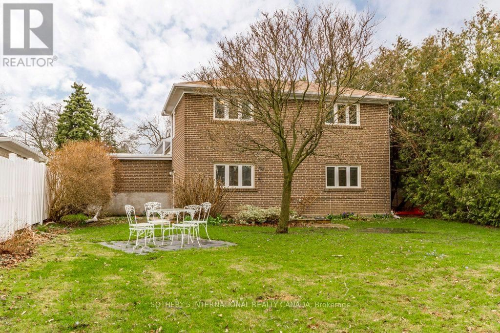 21 SUMMERSIDE CRESCENT Image 32