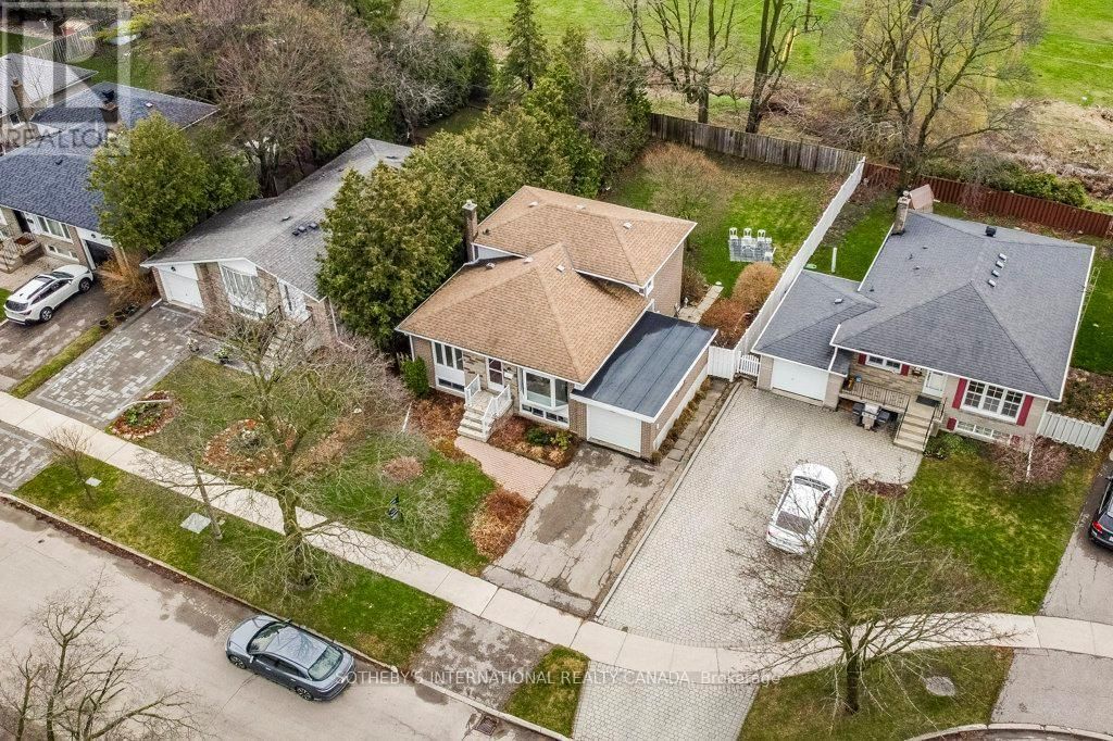 21 SUMMERSIDE CRESCENT Image 33