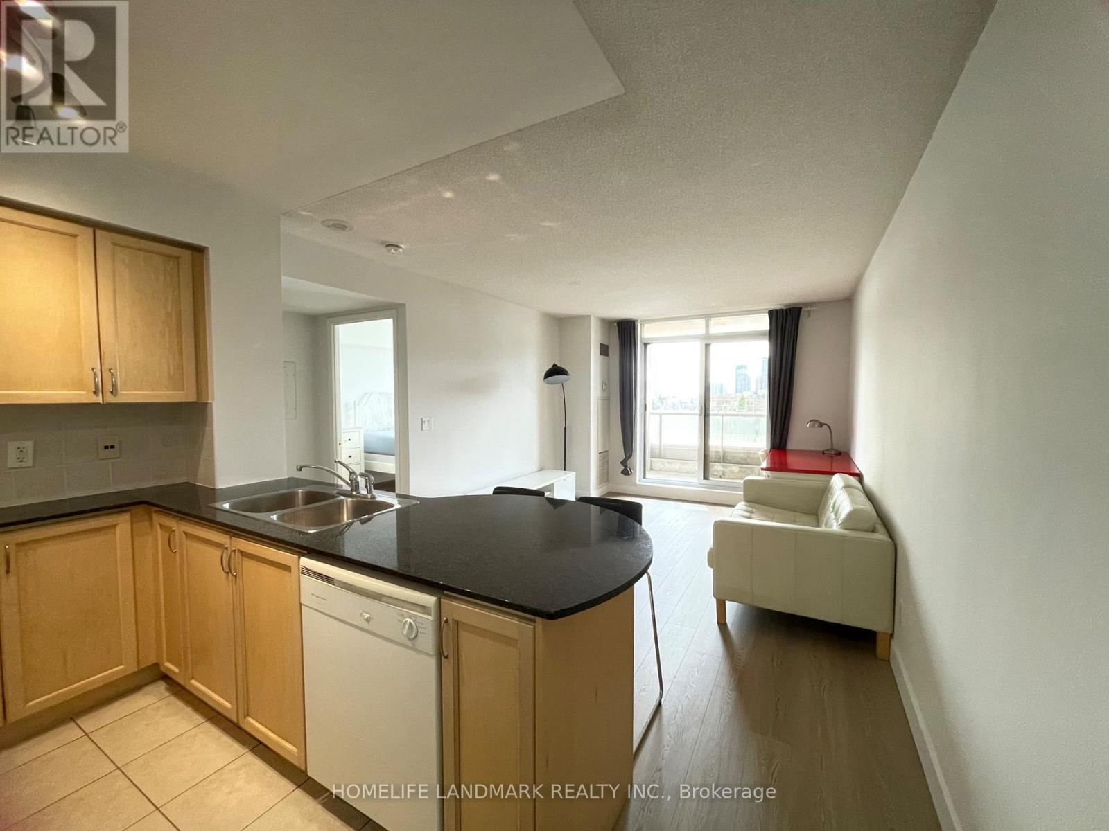 501 - 18 KENASTON GARDENS Image 1