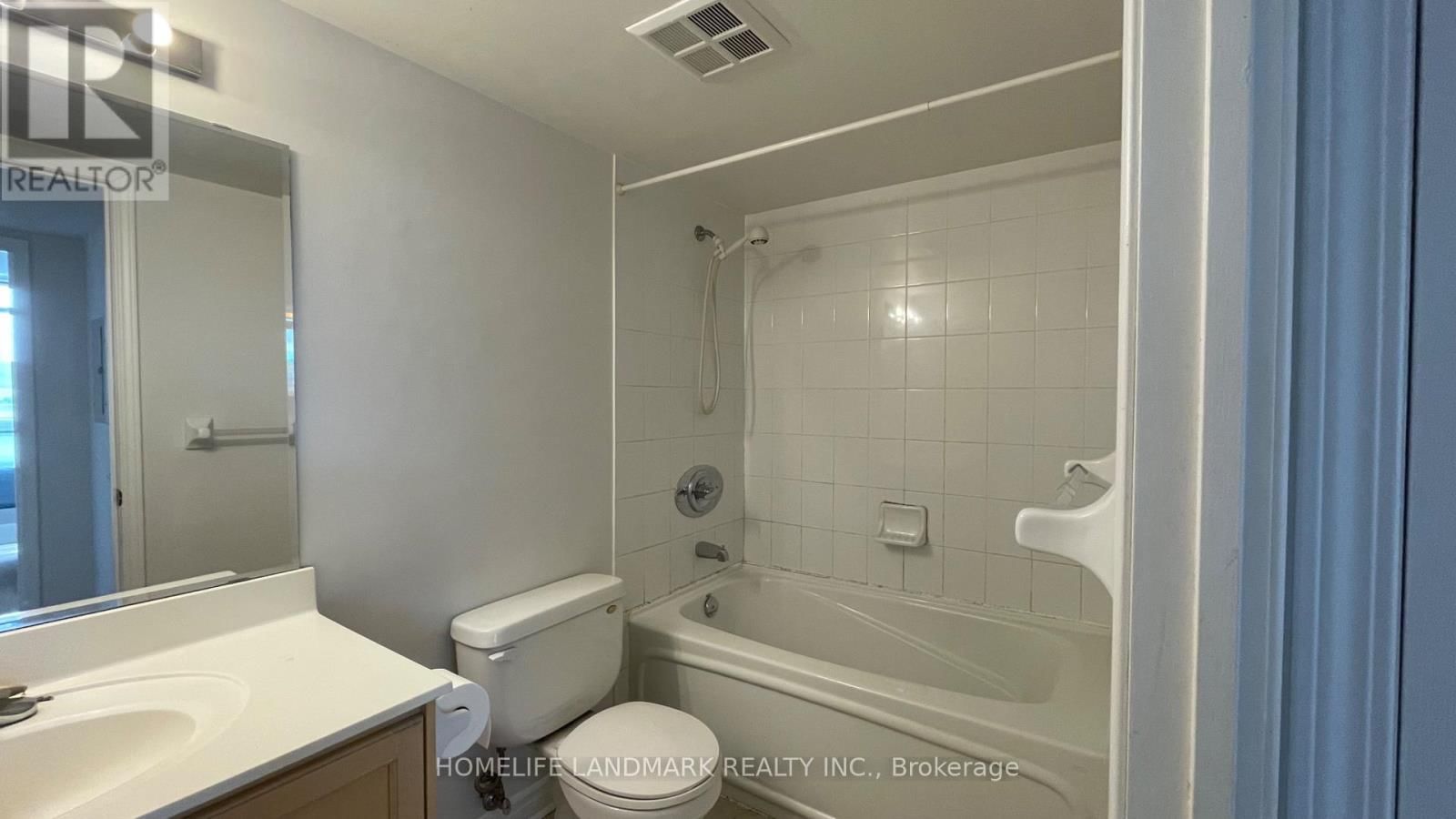 501 - 18 KENASTON GARDENS Image 11