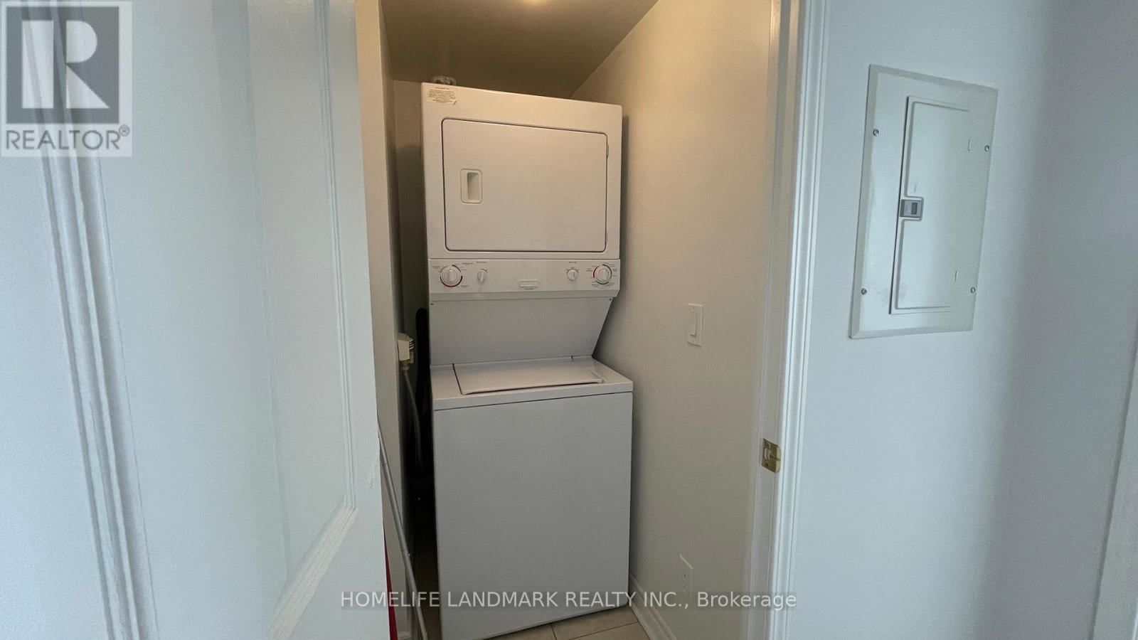 501 - 18 KENASTON GARDENS Image 12