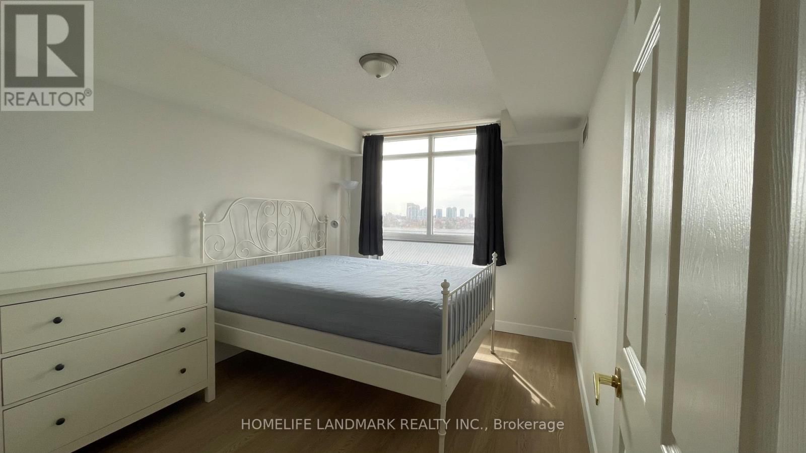 501 - 18 KENASTON GARDENS Image 7