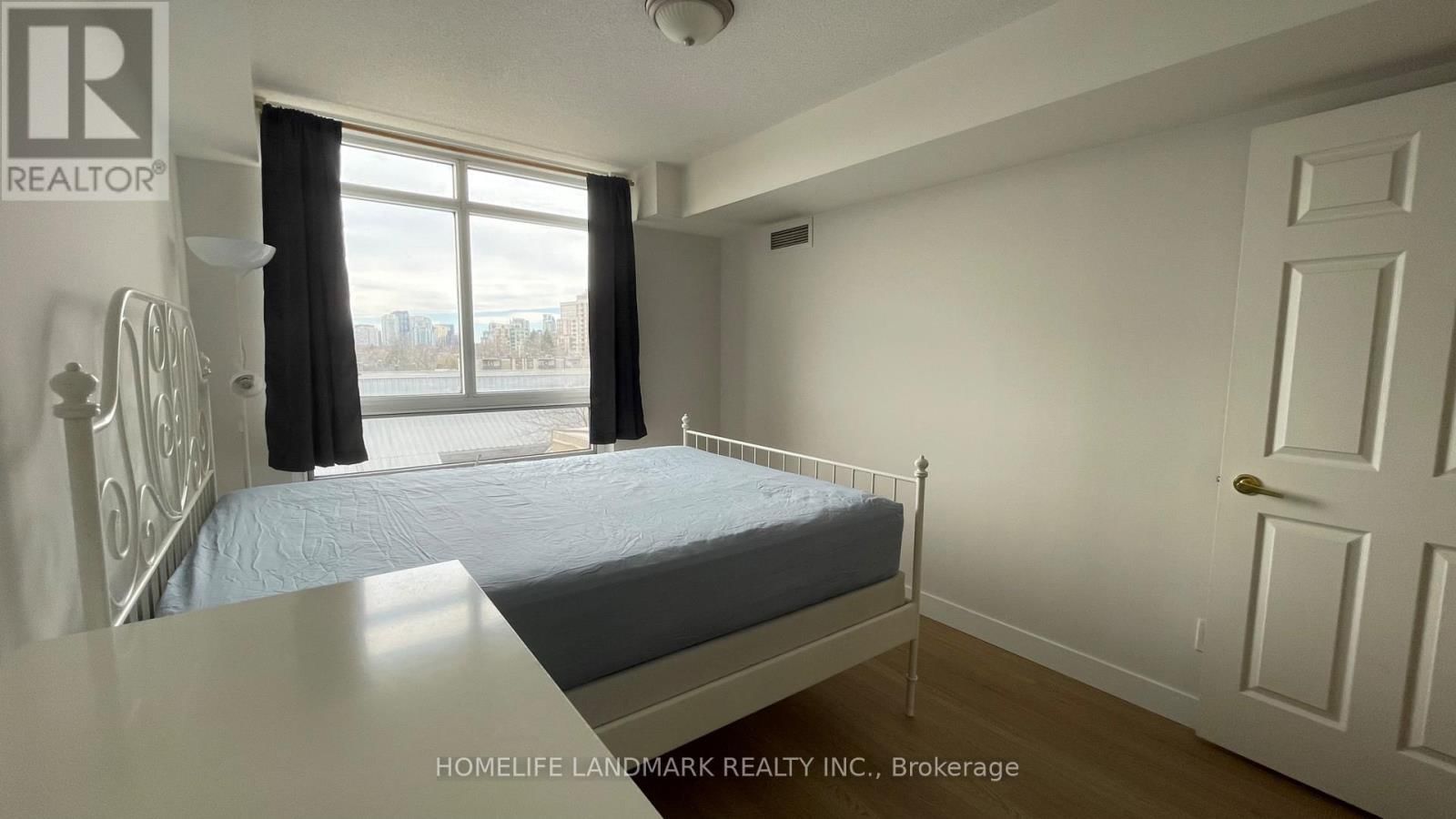 501 - 18 KENASTON GARDENS Image 8