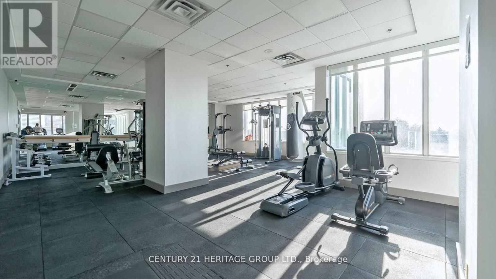 910 - 1 AVONDALE AVENUE Image 24