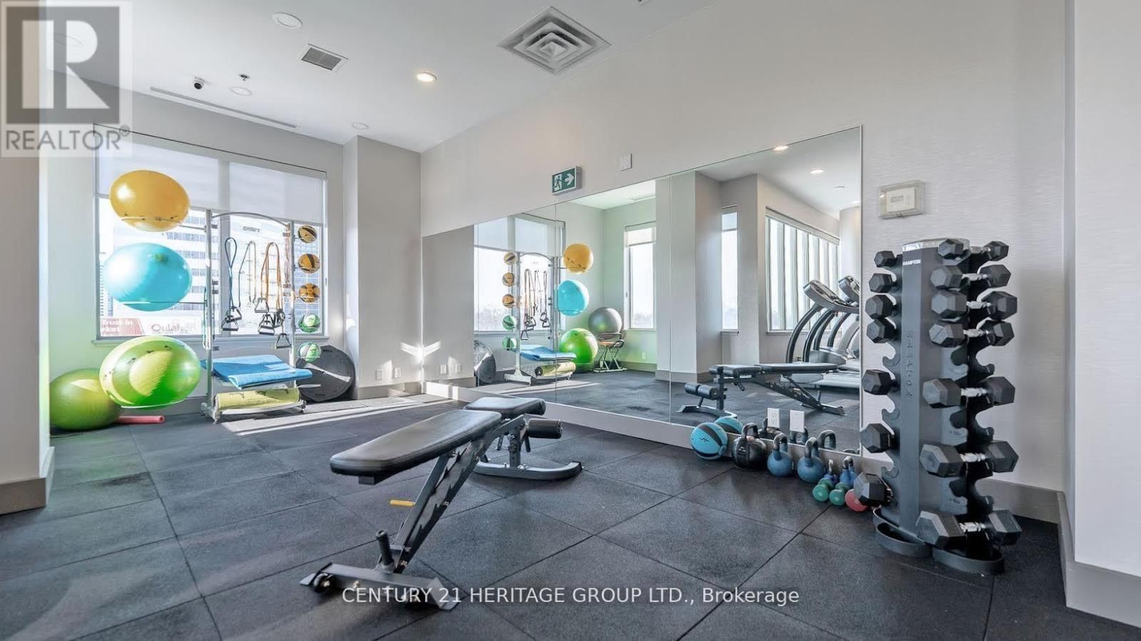 910 - 1 AVONDALE AVENUE Image 25