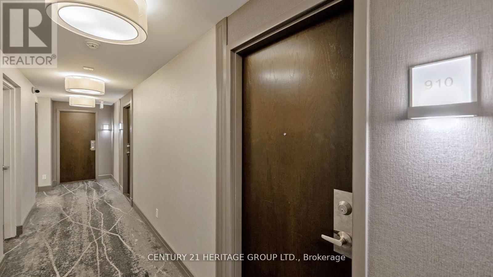 910 - 1 AVONDALE AVENUE Image 4