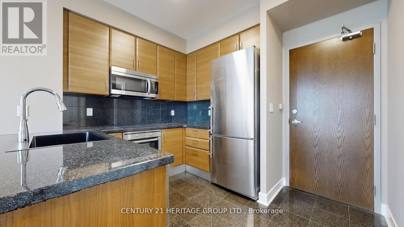 910 - 1 AVONDALE AVENUE Image 5