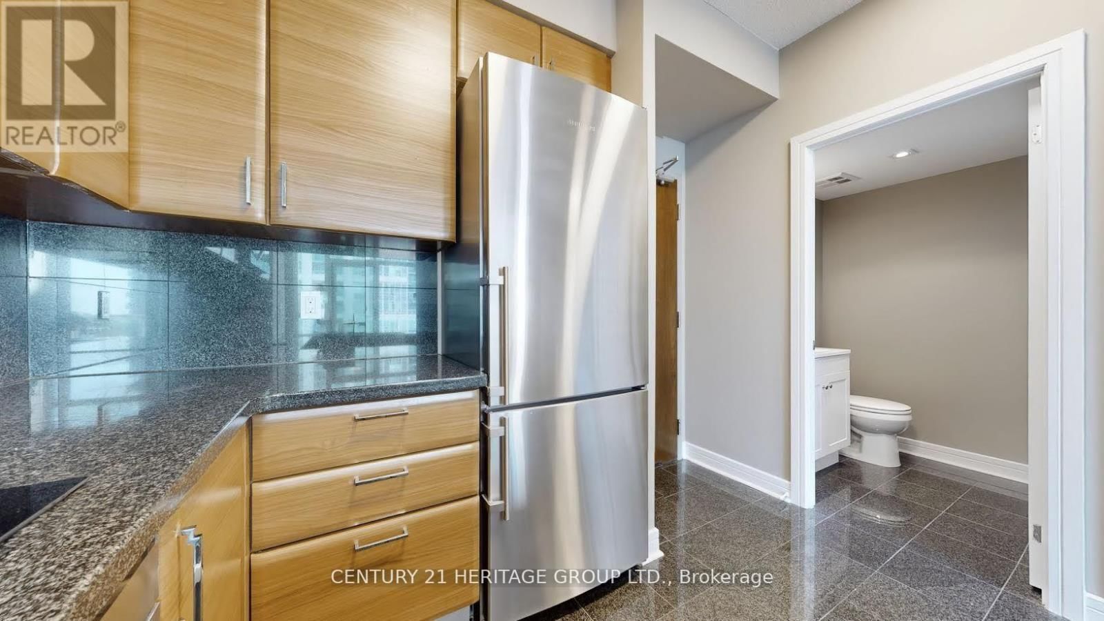 910 - 1 AVONDALE AVENUE Image 7