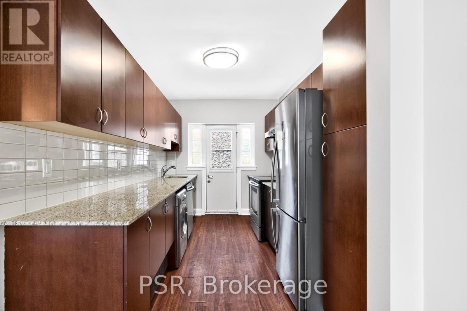 L21 - 1325 BAYVIEW AVENUE Image 12