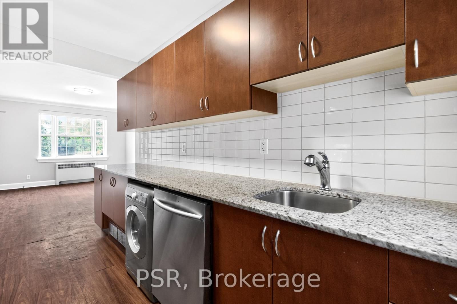 L21 - 1325 BAYVIEW AVENUE Image 14