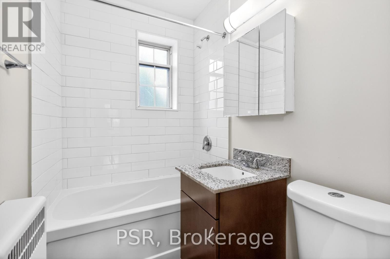 L21 - 1325 BAYVIEW AVENUE Image 15