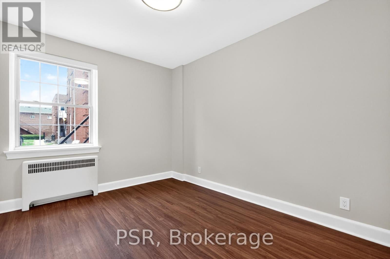 L21 - 1325 BAYVIEW AVENUE Image 16