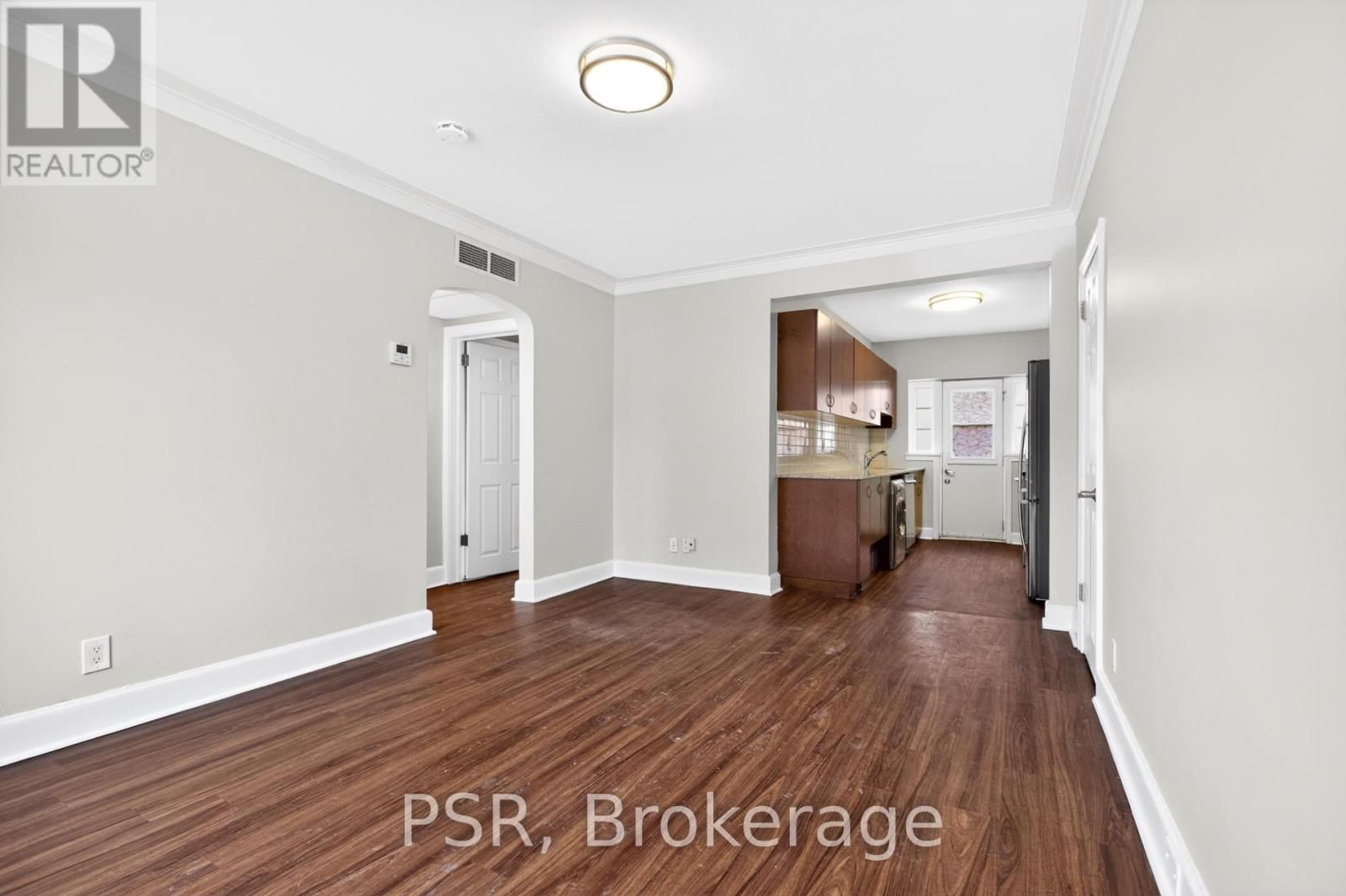 L21 - 1325 BAYVIEW AVENUE Image 8