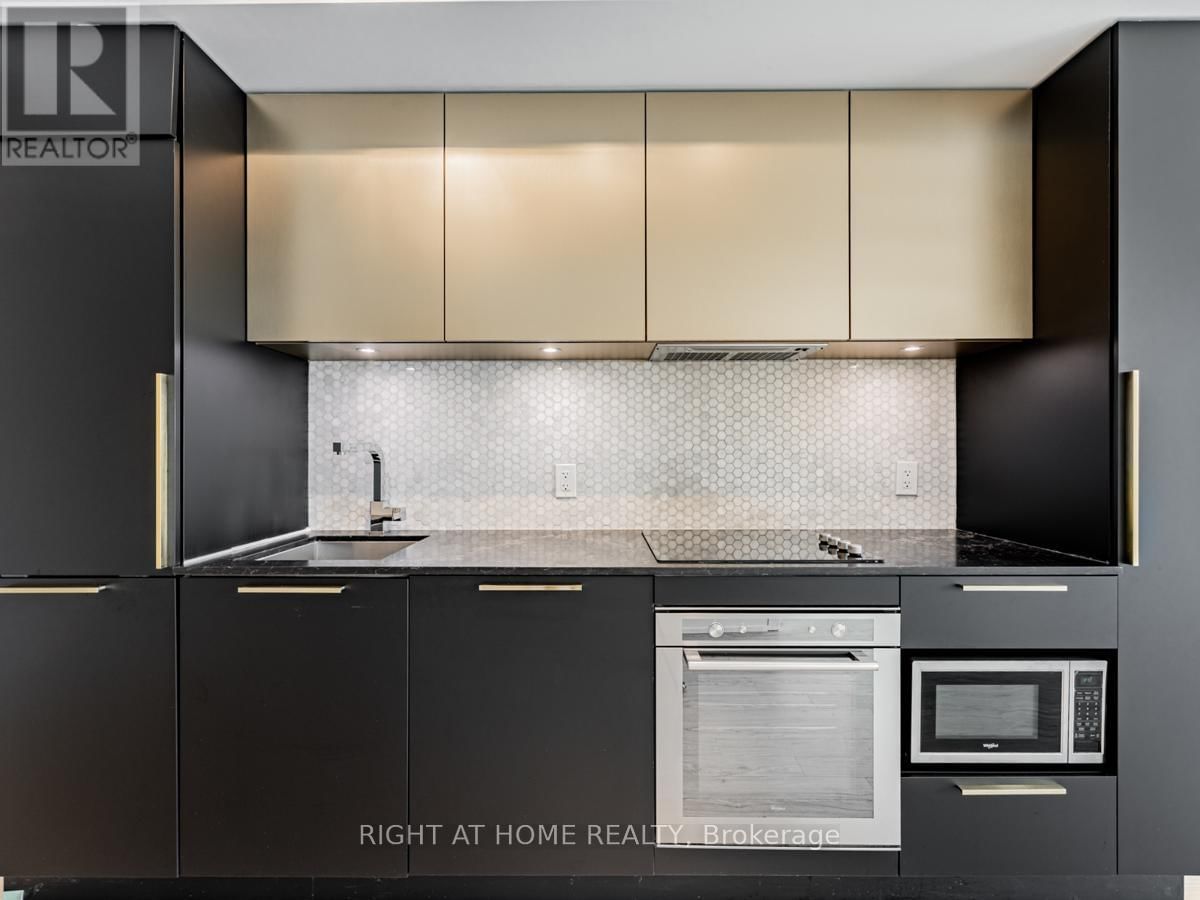 1615 - 85 WOOD STREET Image 12