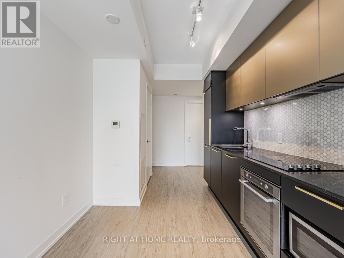 1615 - 85 WOOD STREET Image 13