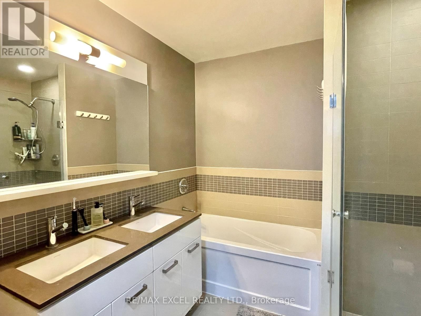 2704 - 295 ADELAIDE STREET WEST Image 10