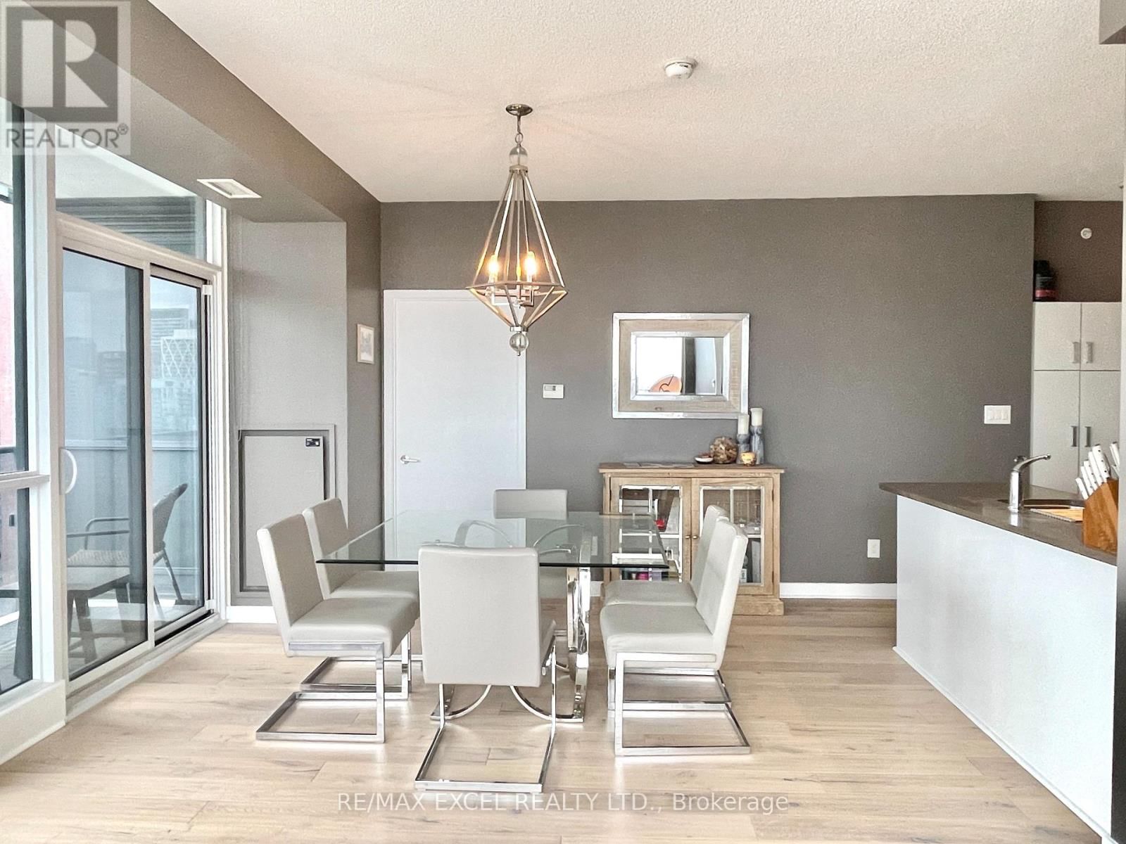 2704 - 295 ADELAIDE STREET WEST Image 8