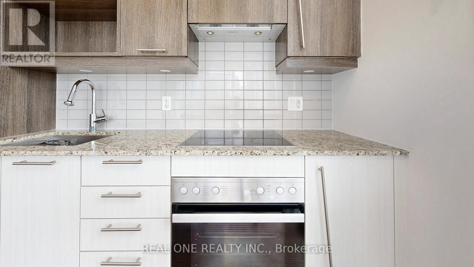 3002 - 30 NELSON STREET Image 15